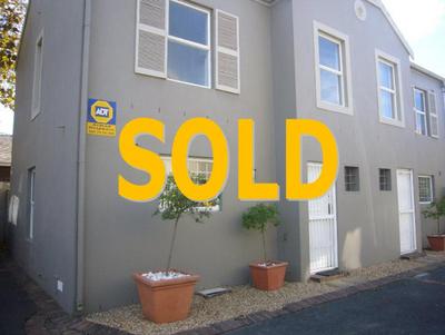 Townhouse For Sale in Wynberg, Cape Town
