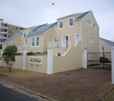Townhouse For Sale in Claremont, Cape Town