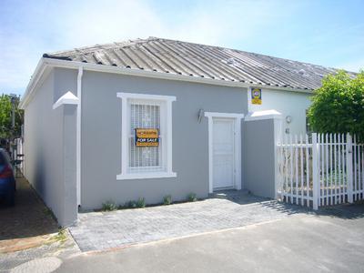 Semi-detached For Sale in Wynberg, Cape Town
