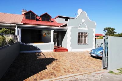 House For Sale in Wynberg, Cape Town