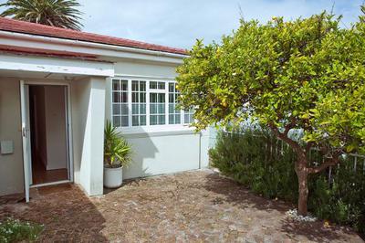 House For Sale in Harfield Village, cape town