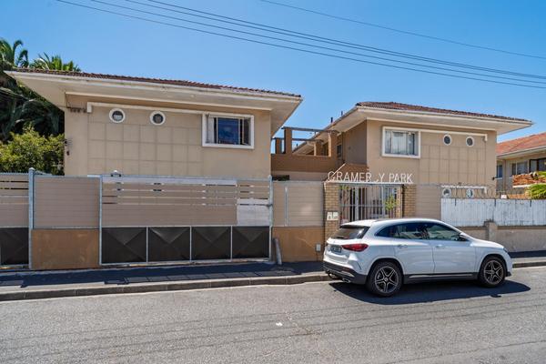 Apartment / Flat For Sale in Kenilworth, Cape Town